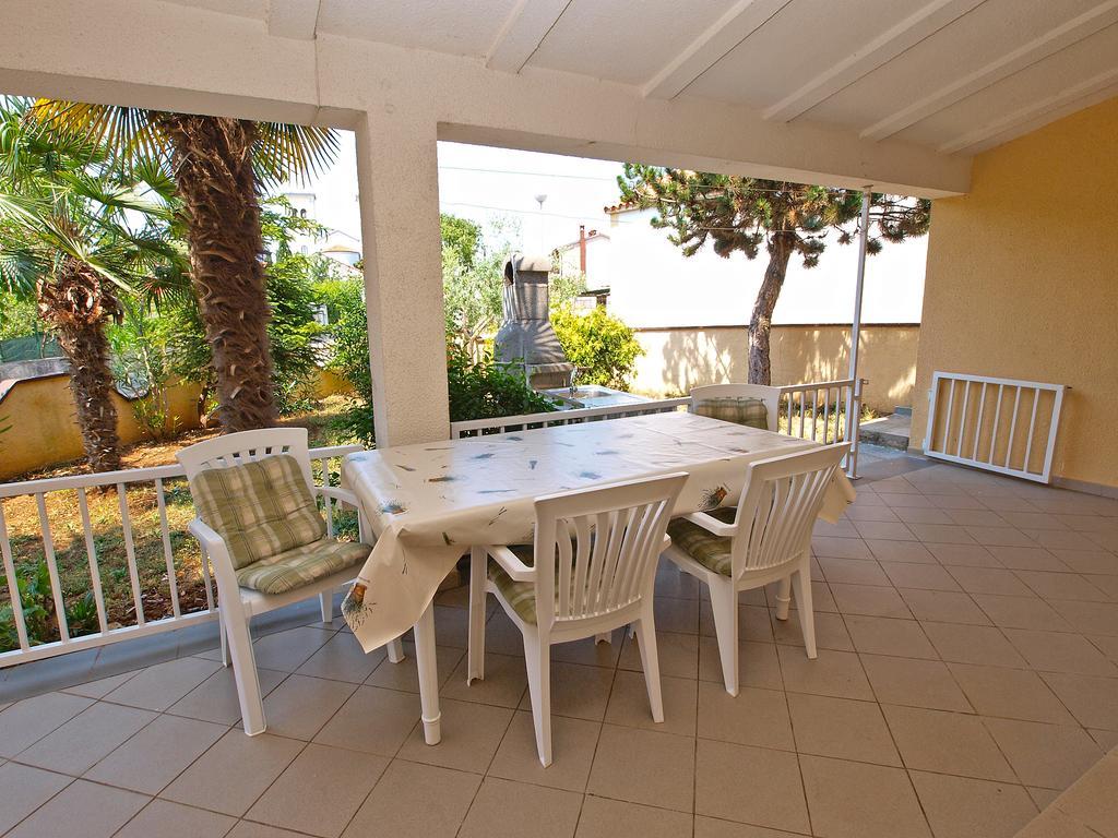 Apartment Rov 894 Medulin Exterior photo